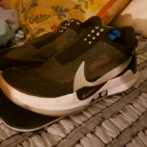 Black, Nike, rechargeable - Picture 1 of 2
